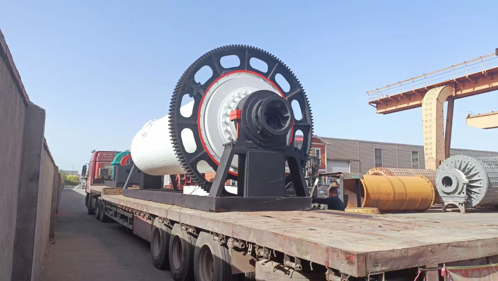 1.83*7米石頭襯磨機發(fā)貨連云港